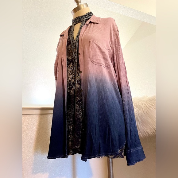 Like NEW!! XL Ombré Purple Blue Button Top - Picture 4 of 6